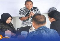 Caption: Kepala BPJS Ketenagakerjaan Cabang Madura, Indriyatno, memantau langsung proses pelayanan pencairan klaim Jaminan Hari Tua (JHT) bagi PPPK Paruh Waktu di Kabupaten Bangkalan, (dok. foto istimewa). 