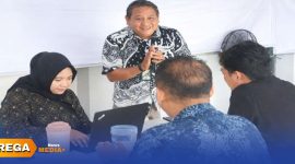 Caption: Kepala BPJS Ketenagakerjaan Cabang Madura, Indriyatno, memantau langsung proses pelayanan pencairan klaim Jaminan Hari Tua (JHT) bagi PPPK Paruh Waktu di Kabupaten Bangkalan, (dok. foto istimewa). 