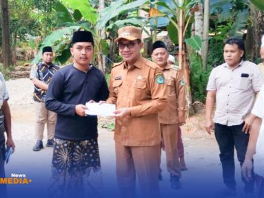 Bupati Pamekasan Tinjau Perbaikan Jalan Desa Secara Swadaya.