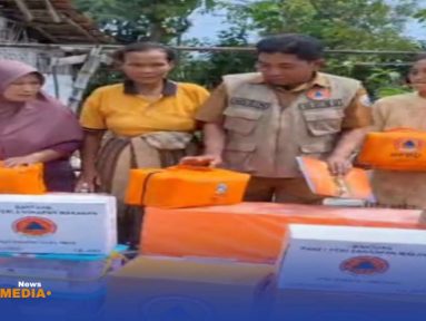 BPBD Sampang Memberikan Bantuan Kepada Lansia Miskin.