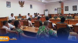 Caption: saat berlangsungnya rapat koordinasi lintas sektoral di Aula Kantor Pemerintah Kabupaten Sampang, (dok. Harry Rega Media). 