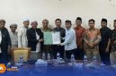 Caption: Penyelenggara saat berdiskusi bersama para ulama di Gedung DPRD Sampang (dok.regamedia)